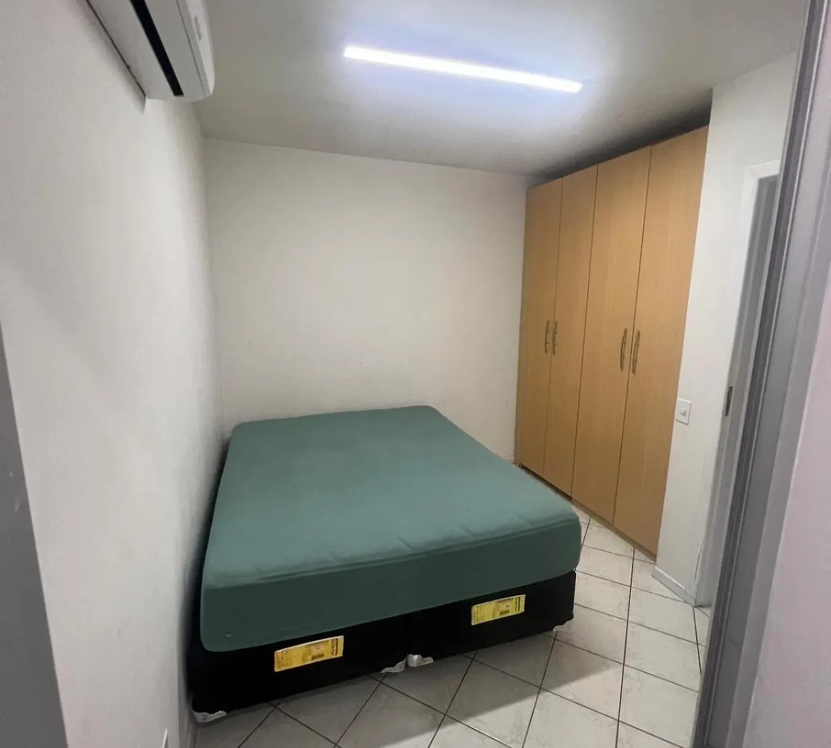 Sobrado Centro De Bombinhas 50 M Do Mar Com 02 Suites