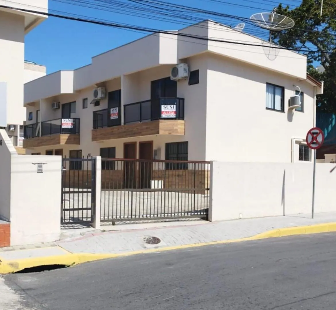Sobrado Centro De Bombinhas 50 M Do Mar Com 02 Suites Apartamento