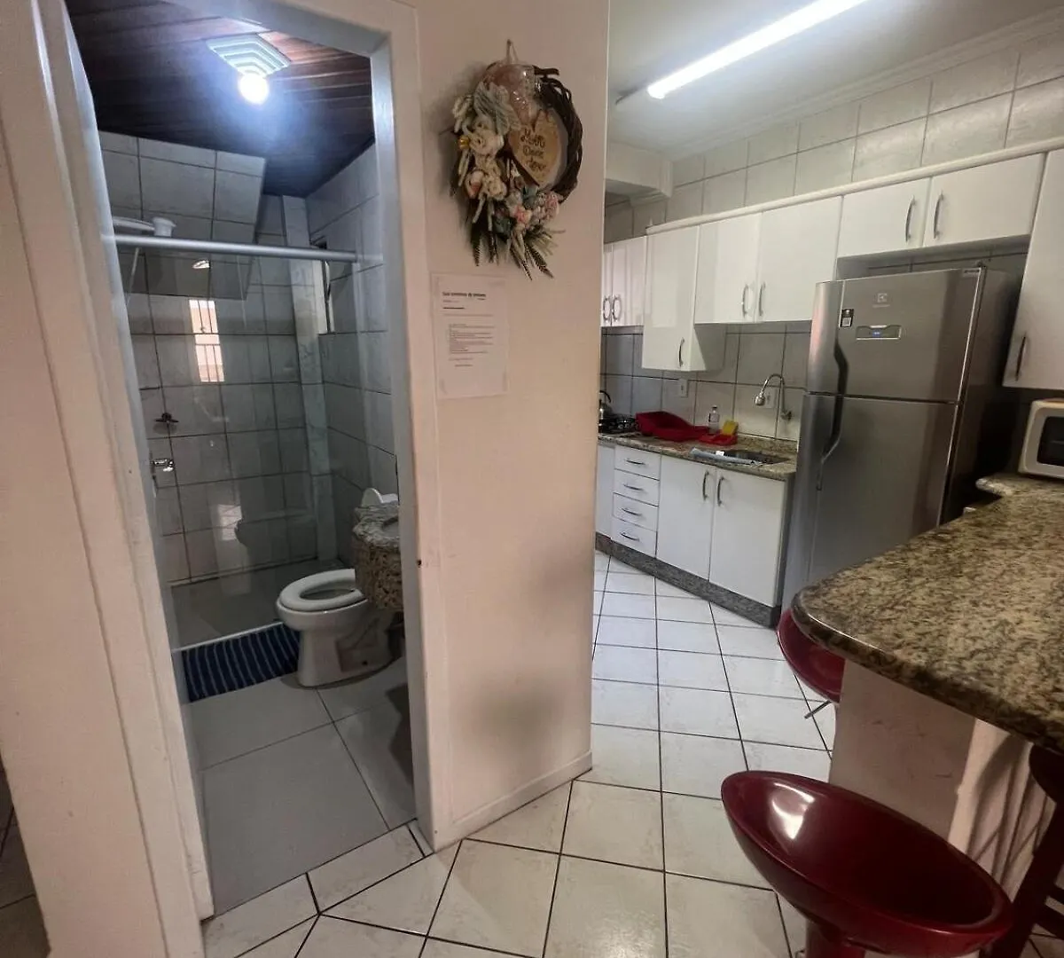 Sobrado Centro De Bombinhas 50 M Do Mar Com 02 Suites 0*,